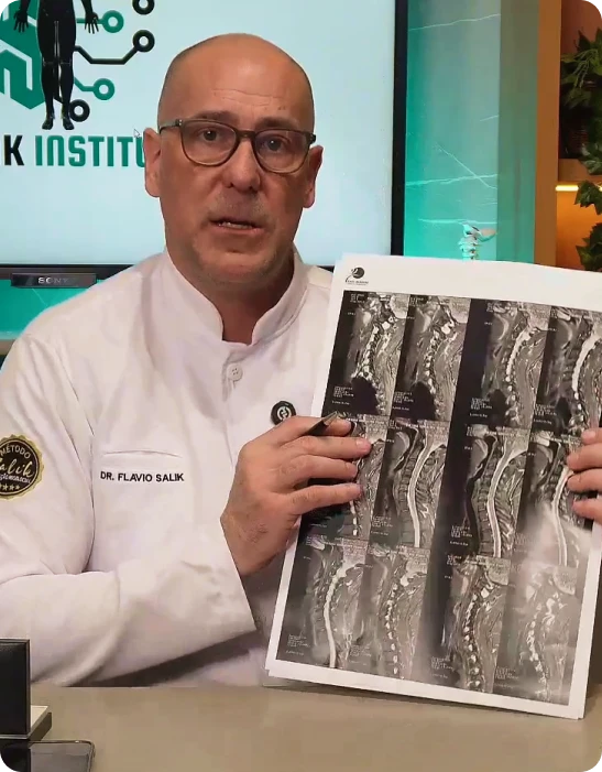Dr. Flávio Salik no consultório